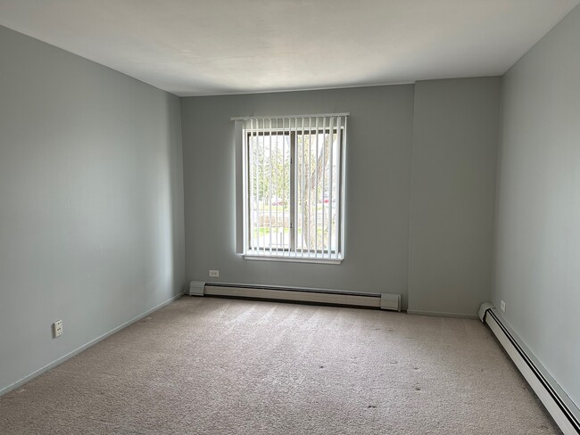 Building Photo - 1931 Prairie Square