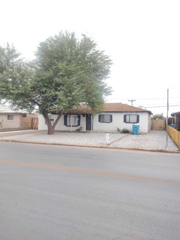 Building Photo - 3245 W Rose Ln
