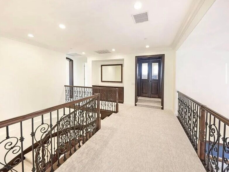 Building Photo - 2531 Costero Magestuoso