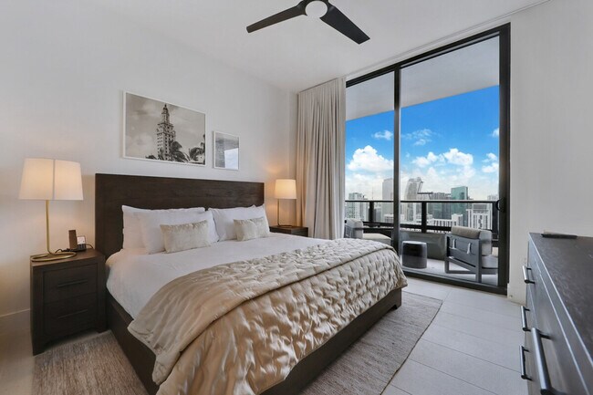 Building Photo - 215 SW 5th Ave