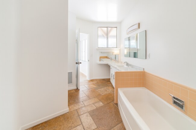 Building Photo - 5001 Rockford Dr