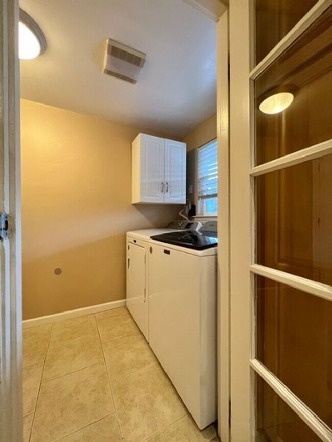 Building Photo - TENTATIVELY RENTED Custom Features, 3 Bedroom, 2 Bathroom, Napa Home