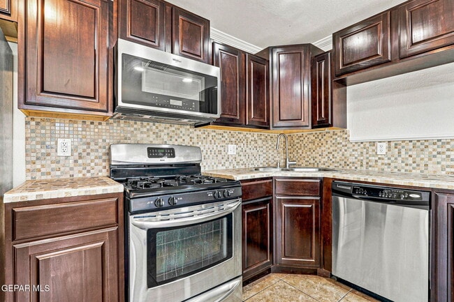 Building Photo - 6340 Modesta St