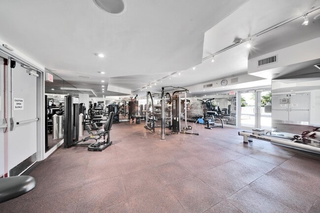 Building Photo - 1551 N Flagler Dr