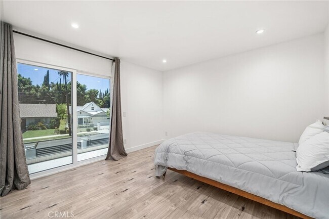 Building Photo - 4630 Cedros Ave