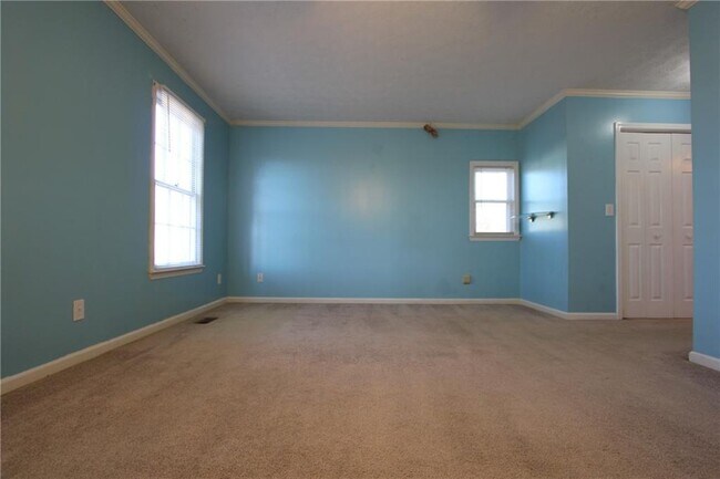 Building Photo - 818 Springlake Rd