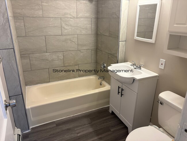 Building Photo - 161 Farm St