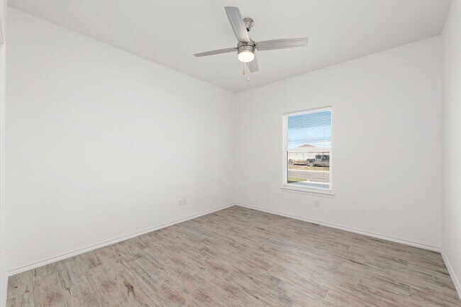 Building Photo - 2715 Maria Dr