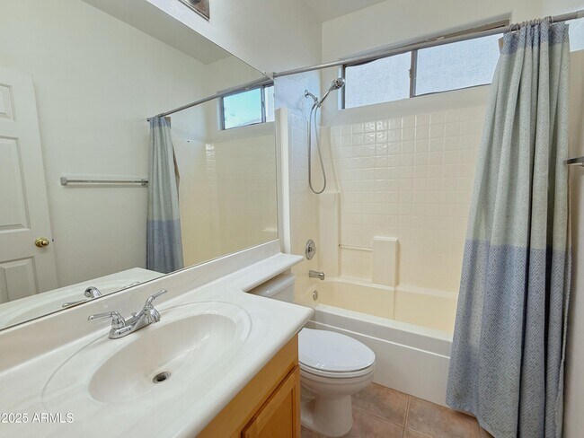 Building Photo - 2729 S Sorrelle