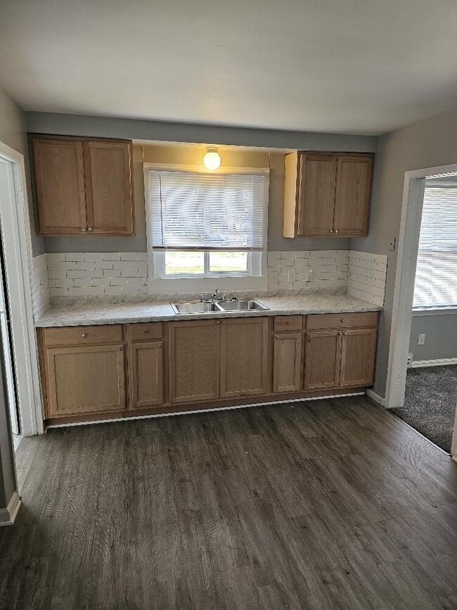 Building Photo - 5130 Outer Dr E