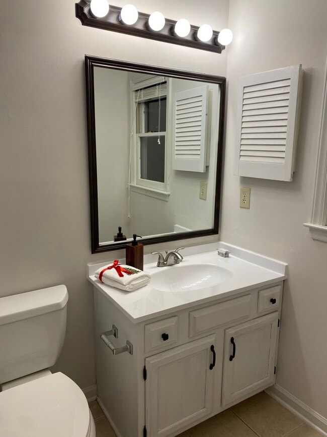 Building Photo - 118 W Skyhawk Dr