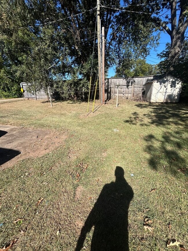 Building Photo - 802 W Parker Rd