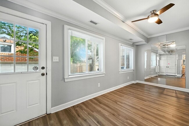 Building Photo - 931 Kenton Ave