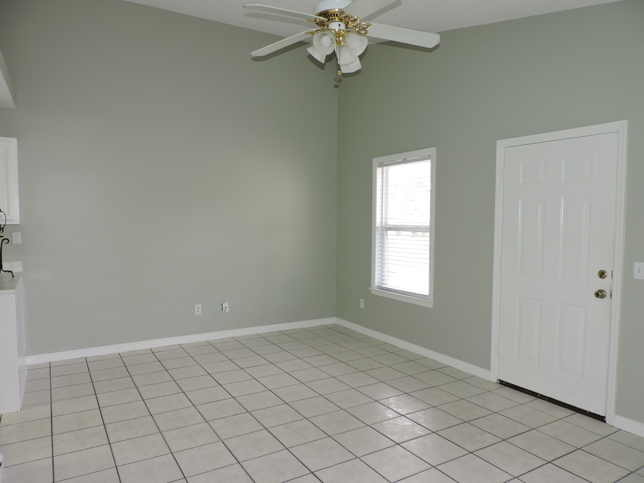 Building Photo - 5931 Pinetree Ave