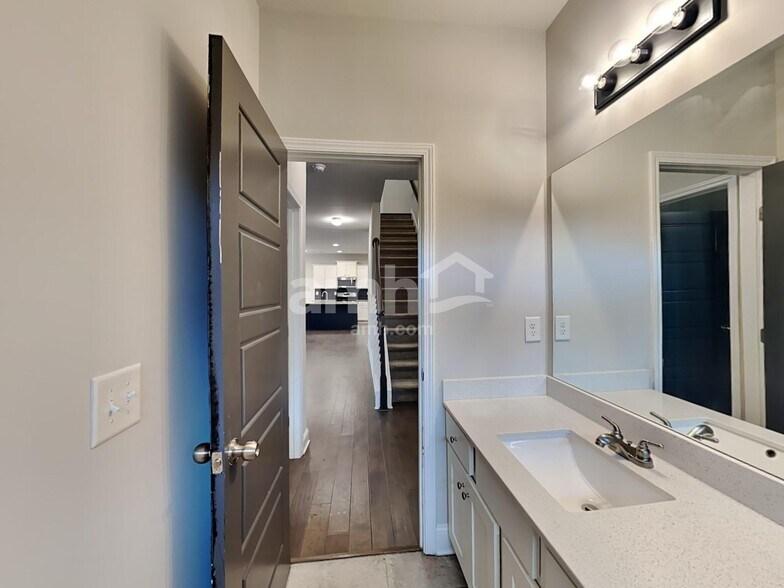 Building Photo - 1811 Rnch Vw Dr