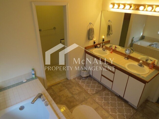 Building Photo - Wonderful 3 Bedroom, 2.5 Bath Home in Gig Harbor