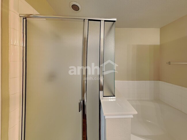 Building Photo - 5459 Montague Ln