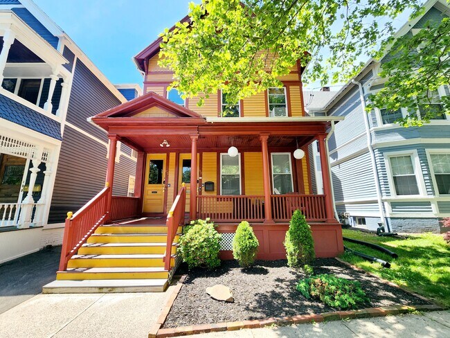 Primary Photo - 172 Mansfield St