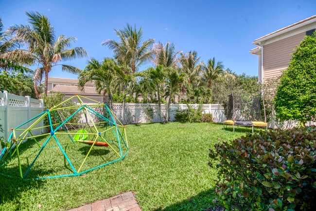 Building Photo - 1345 Bourne Dr