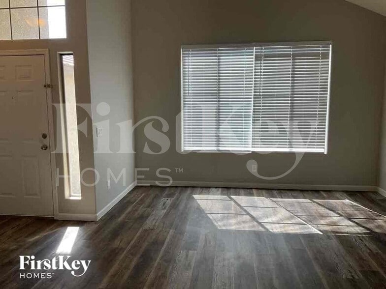 Building Photo - 13034 W Ash St