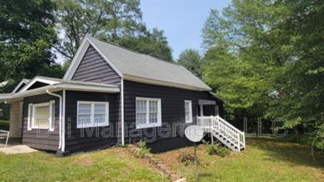 Building Photo - 10 Sanford Ave