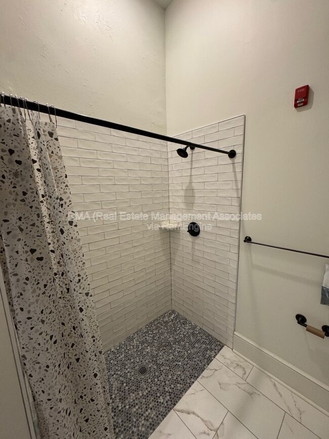 Building Photo - 215 Main St