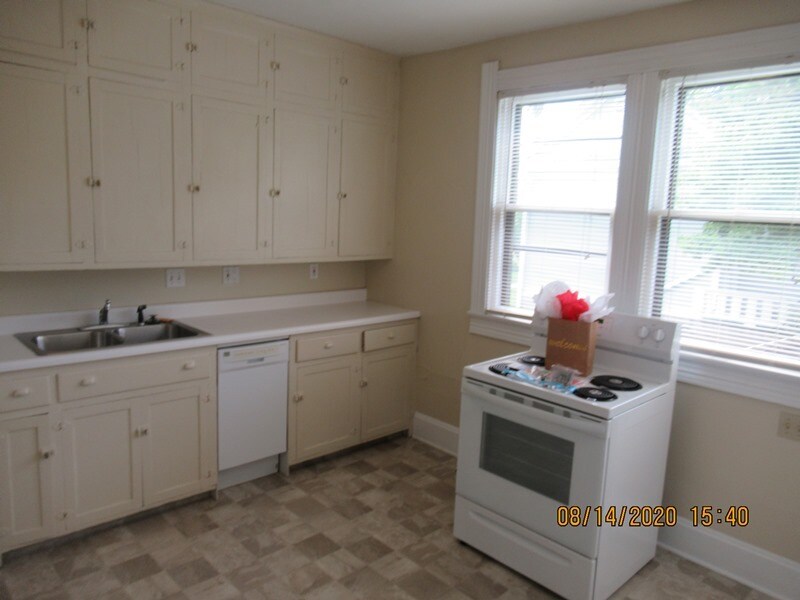 Building Photo - 320 E Cottage Grove Ave