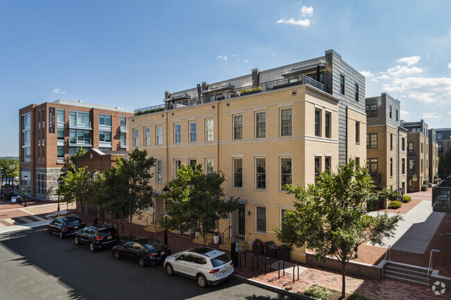 Building Photo - Robinson Landing