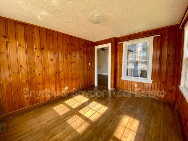 Building Photo - 623 Doris Ave