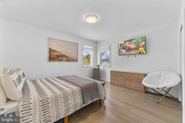 Building Photo - 191 Lakeshore Dr