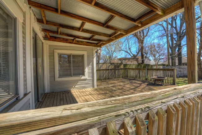 Building Photo - Rent reduced! Move-in special - 1/2 off Fi...