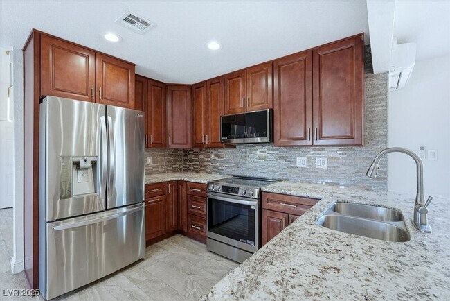 Building Photo - 6353 Whippoorwill Way