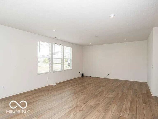 Building Photo - 5403 Veranda Dr