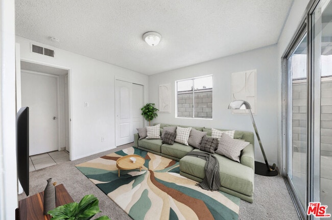 Building Photo - 1040 Iris St