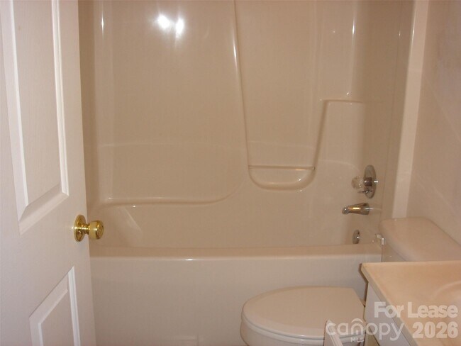 Building Photo - 208 Chuckwood Rd