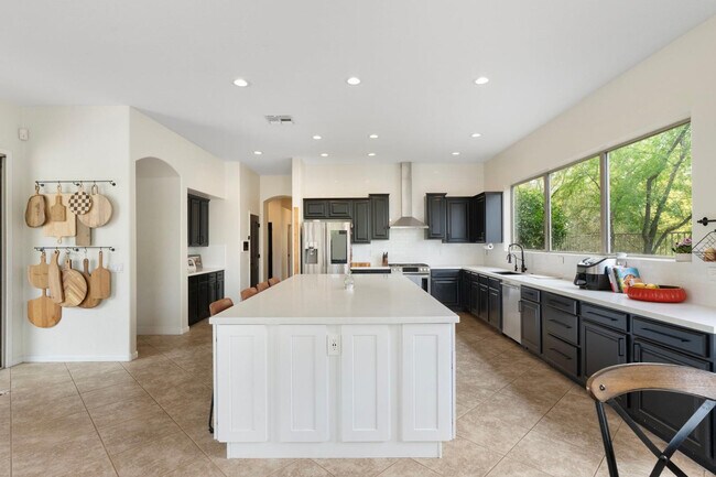 Building Photo - 5404 E Lonesome Trail