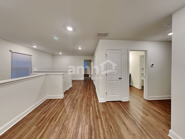 Building Photo - 513 Slew Dr