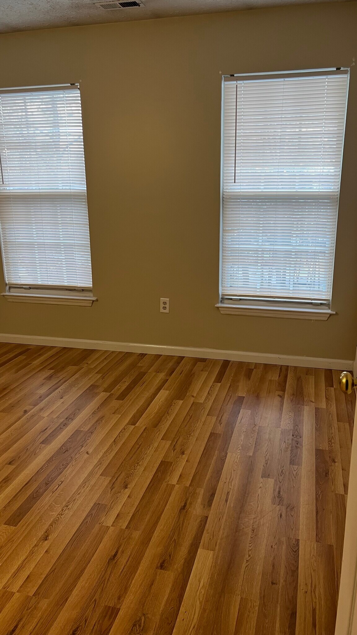 Building Photo - 901 Swallow Crest Ct