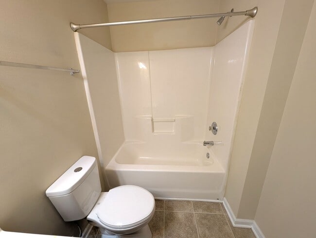 Building Photo - Charming, 2 Story End Unit Townhouse located in the Glenlea Park Community!