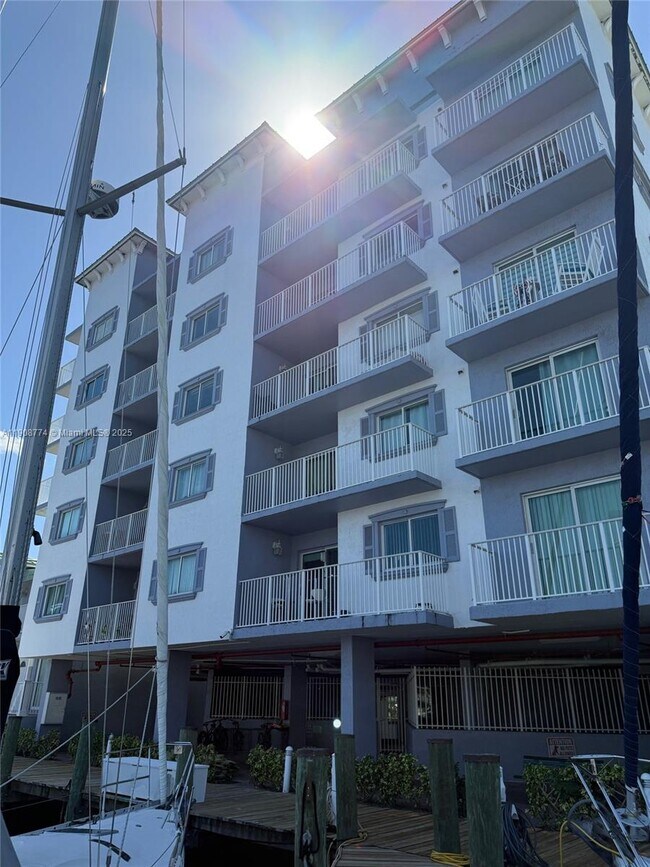 Building Photo - 2415 NW 16th St Rd