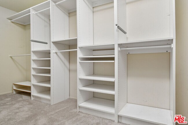 Building Photo - 2649 Rikkard Dr