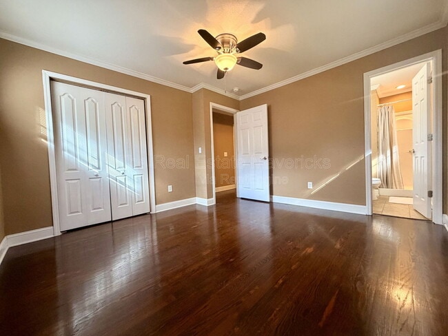 Building Photo - 1160 Greens Rd