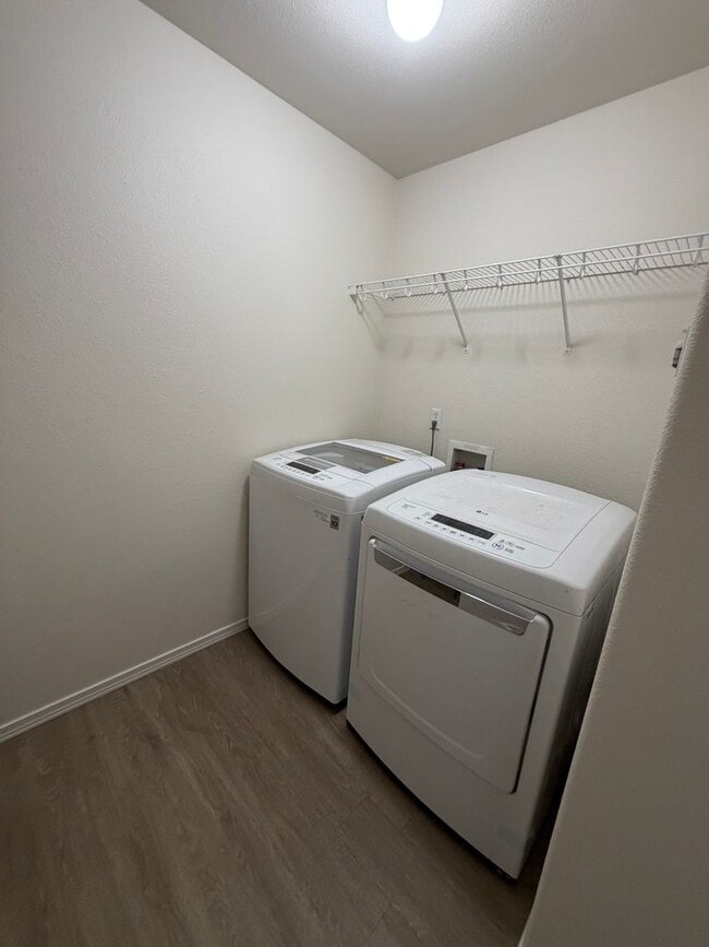 Building Photo - 3 bed 3.5 bath Townhome available on Rd 68!