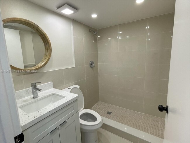 Building Photo - 2202 San Remo Cir