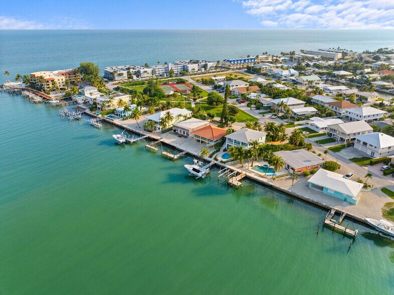 Building Photo - 260 1st St