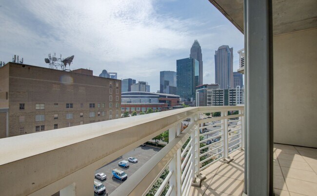Building Photo - COMING SOON! Affordable Comfort: 1BR/1BA C...