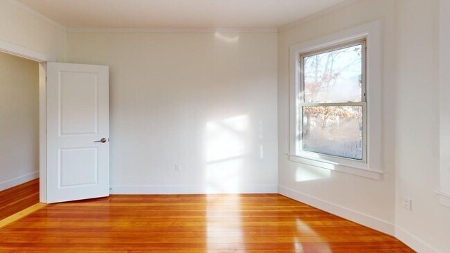 Building Photo - 391 Linwood Ave