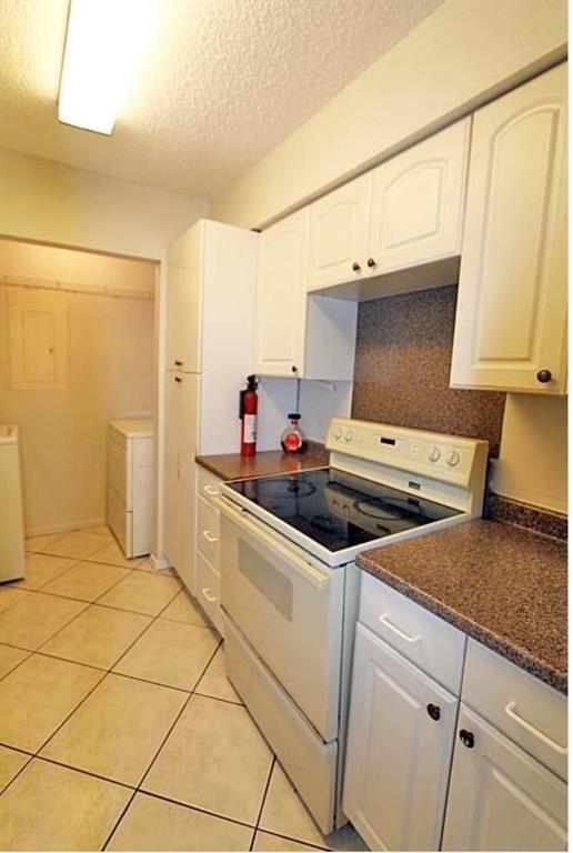 Building Photo - 9365 Pagewood Ln
