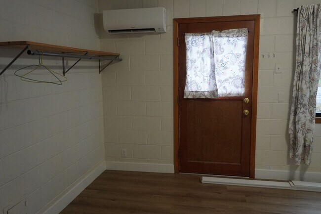 Building Photo - 5716 Alki Rd