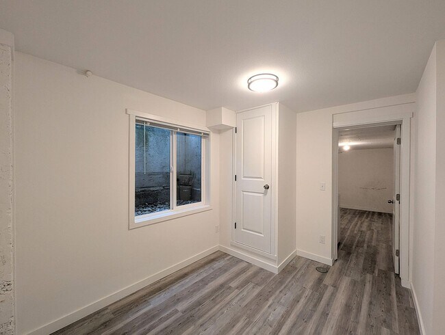 Building Photo - 1bd/1ba Brier Condo